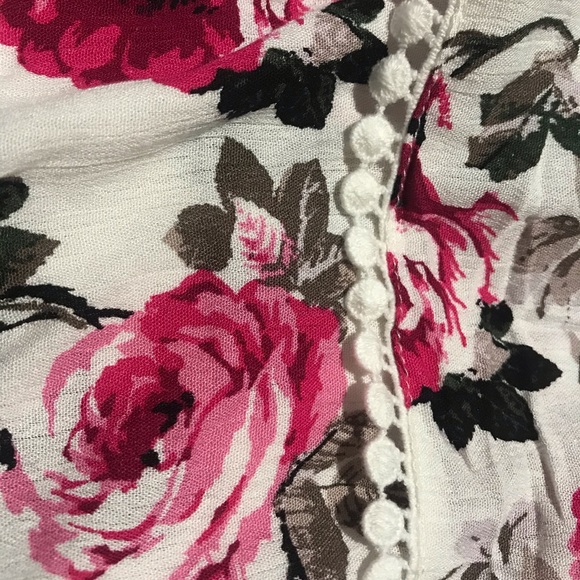 Off shoulder blouse 🌸 - Picture 5 of 10